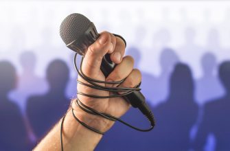 CHto-NELZYA-delat-vo-vremya-publichnyh-vystuplenij